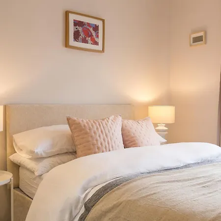 Spacious 4 Bedroom Home - Sleeps 8 Manchester Exterior photo
