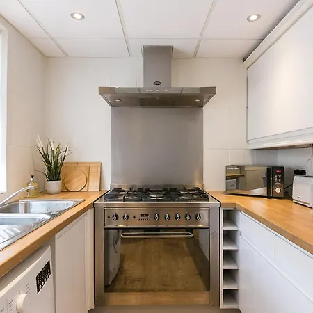 Spacious 4 Bedroom Home - Sleeps 8 Manchester Exterior photo