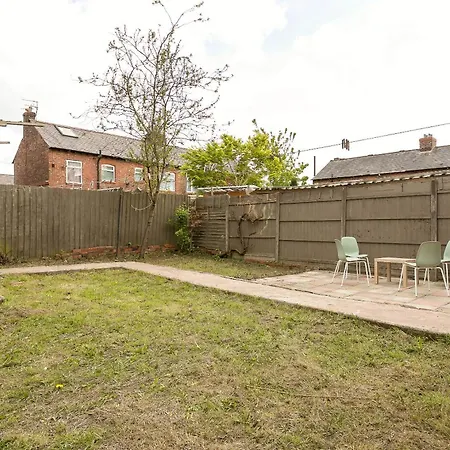 Spacious 4 Bedroom Home - Sleeps 8 Manchester Exterior photo