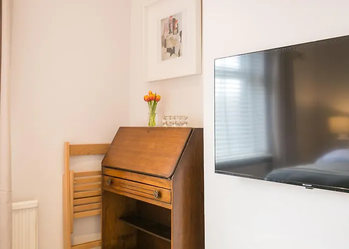 Spacious 4 Bedroom Home - Sleeps 8