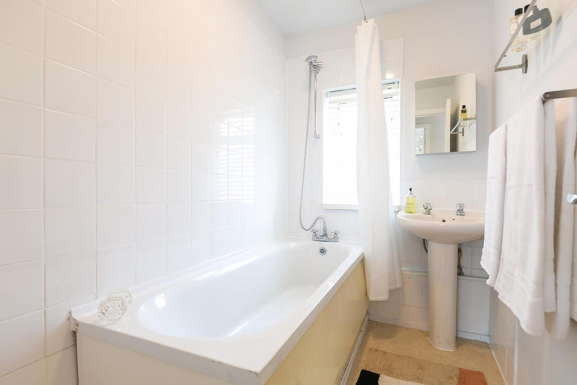 Holiday home Spacious 4 Bedroom - Sleeps 8 Manchester