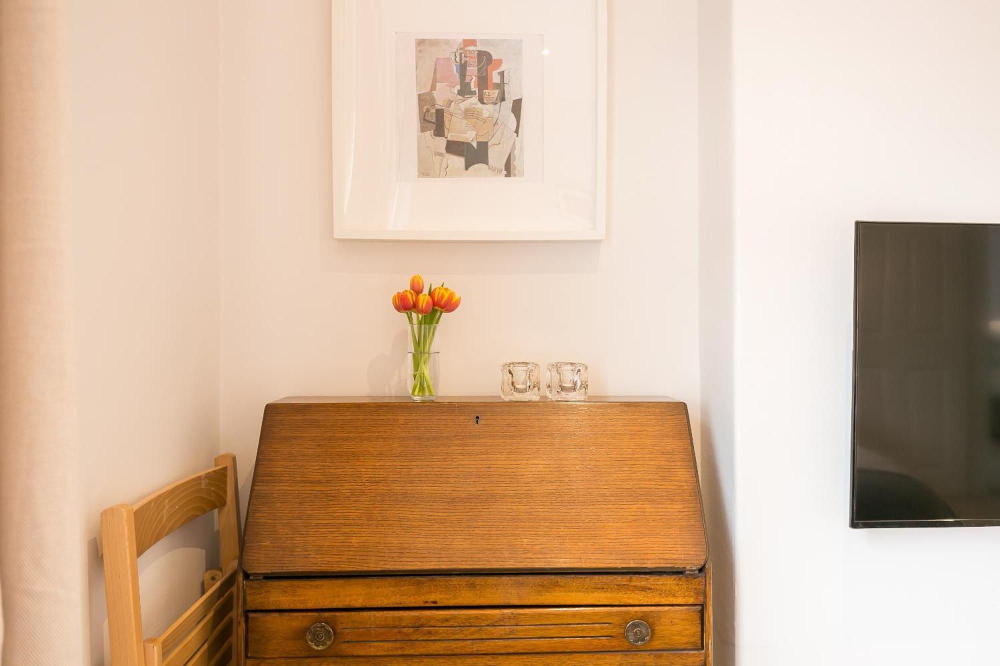 Spacious 4 Bedroom - Sleeps 8 Manchester