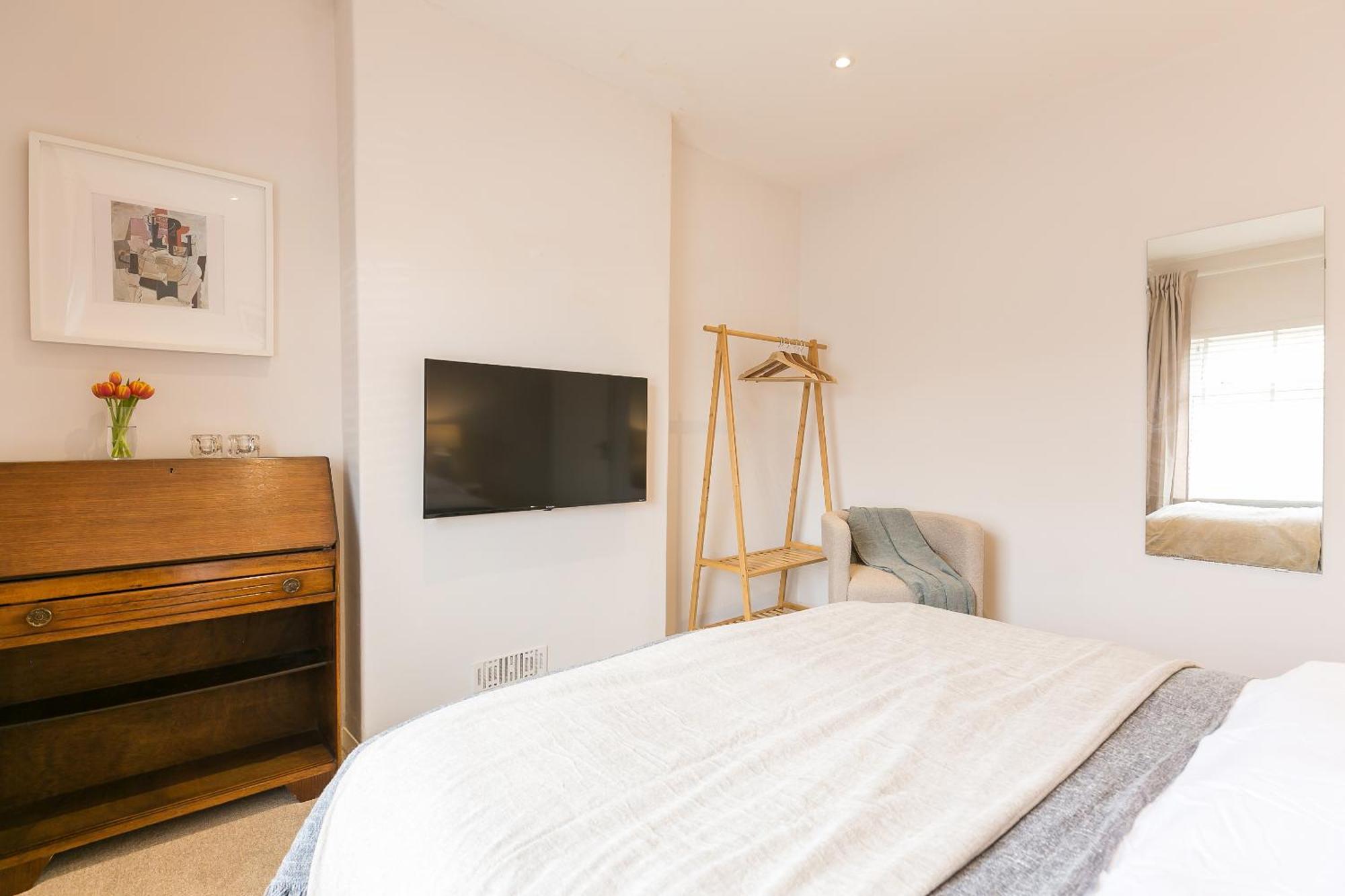 Spacious 4 Bedroom - Sleeps 8 Holiday home