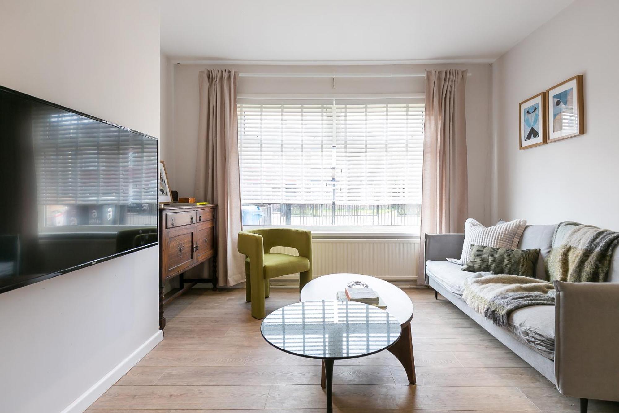 Holiday home Spacious 4 Bedroom - Sleeps 8 Manchester