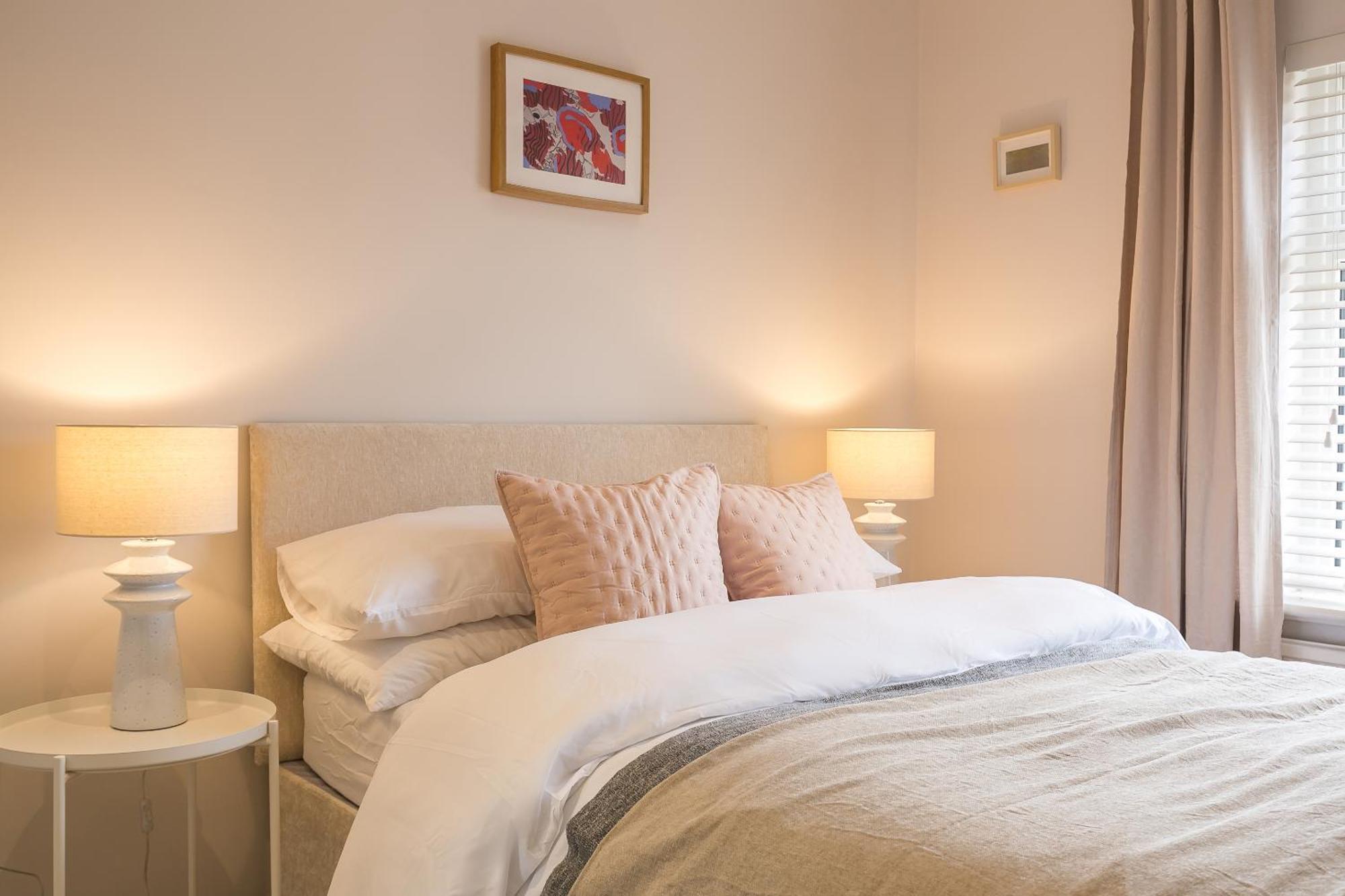 Spacious 4 Bedroom - Sleeps 8 Holiday home