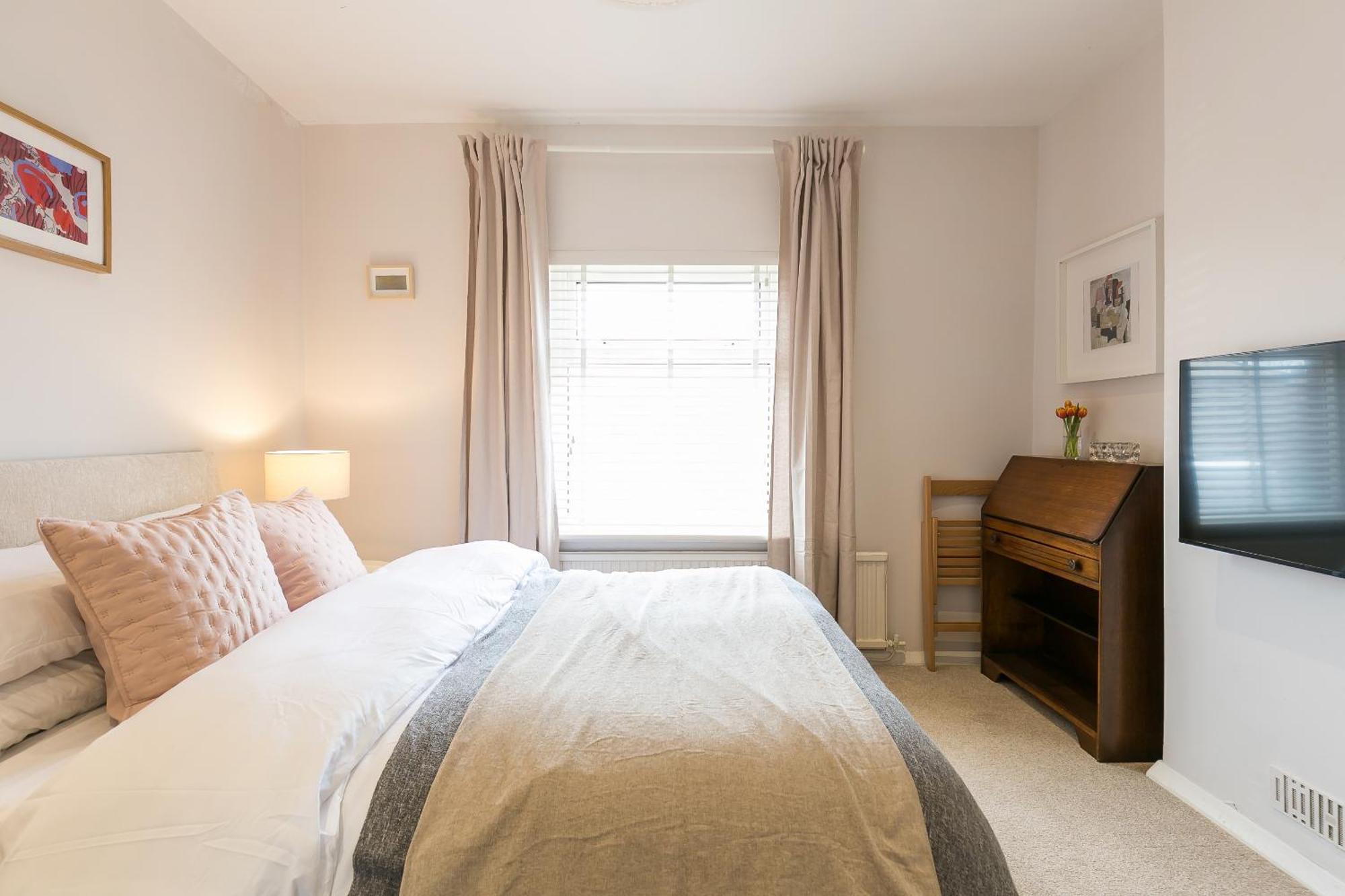 Spacious 4 Bedroom - Sleeps 8 Holiday home