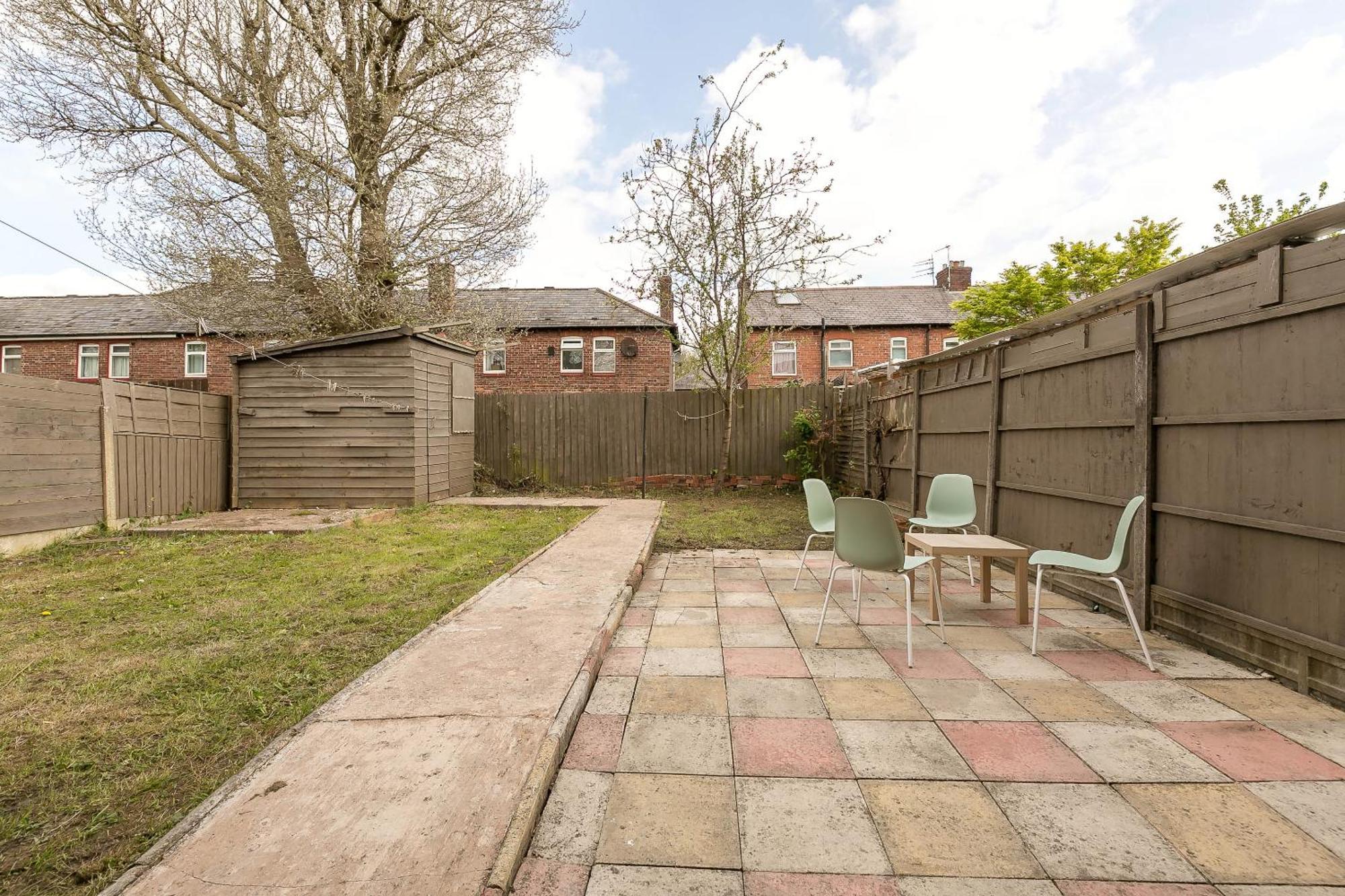 Spacious 4 Bedroom - Sleeps 8 *