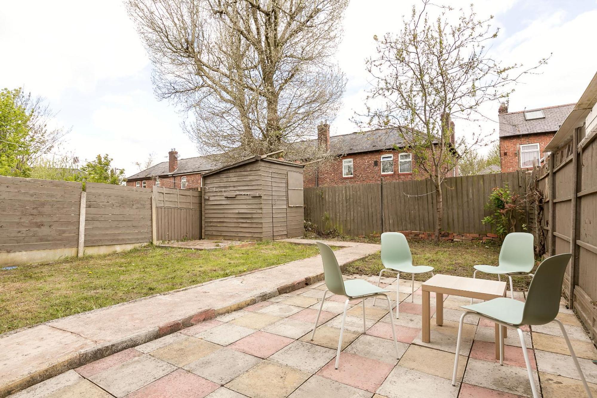 Holiday home Spacious 4 Bedroom - Sleeps 8