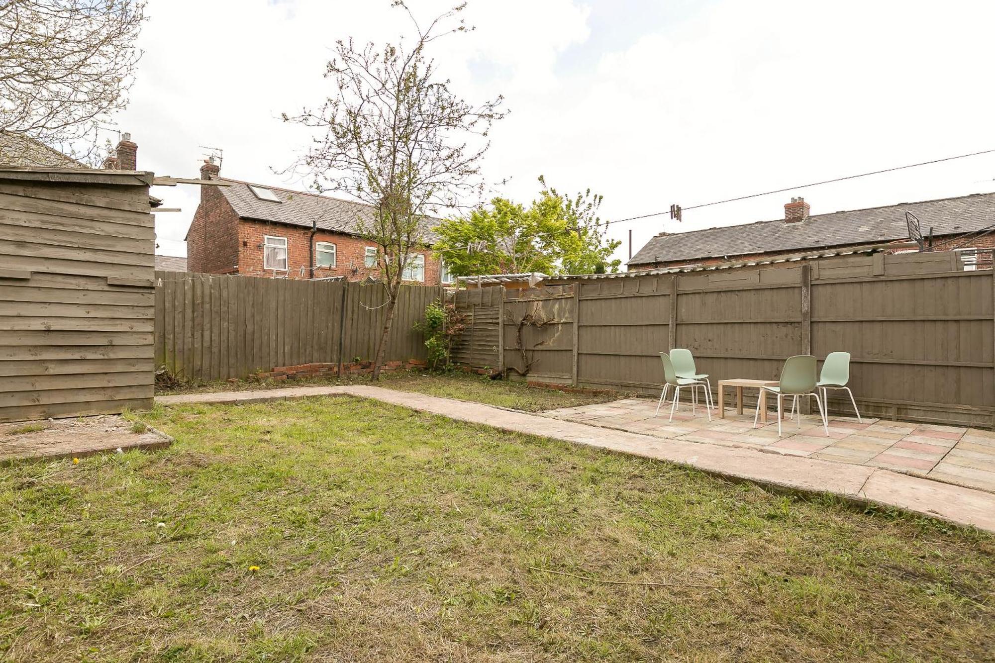 Holiday home Spacious 4 Bedroom - Sleeps 8 *